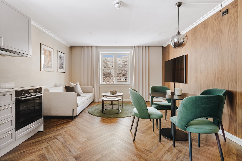 Enter St Elisabeth Suites 37/50