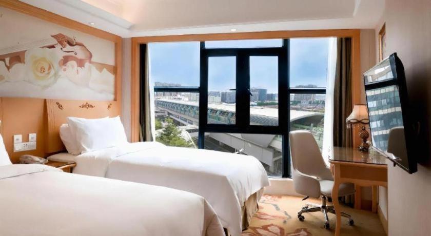 Vienna Hotel (Shenzhen Qinghu Metro Station) 31/54
