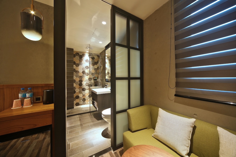 Micro Hotel 21/27