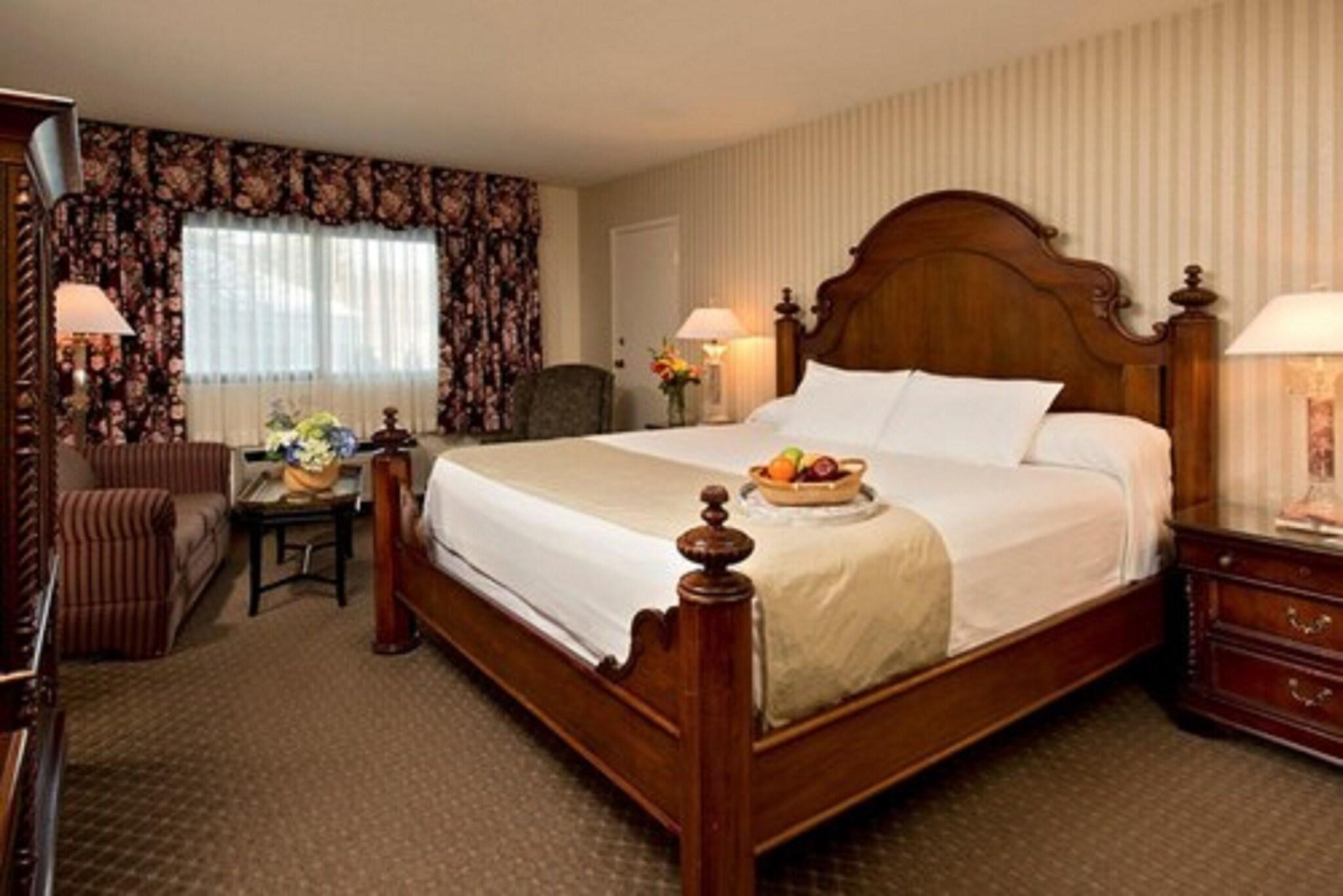 Deluxe, King Bed