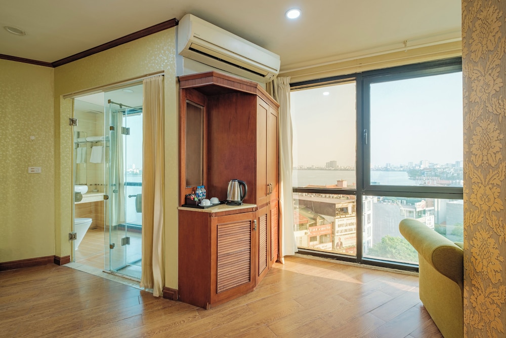Sunset Westlake Hanoi Hotel 73/74