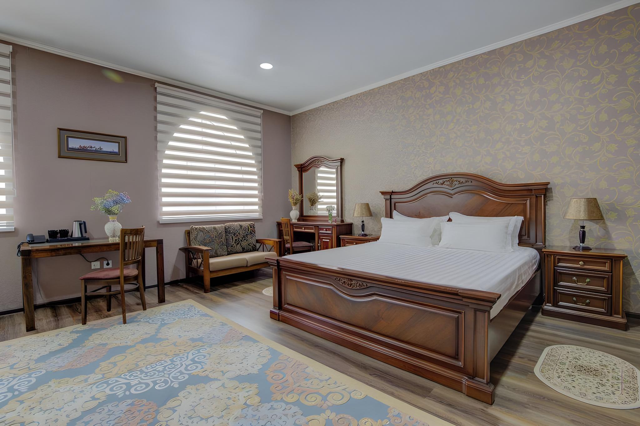Luxury, Twin Beds