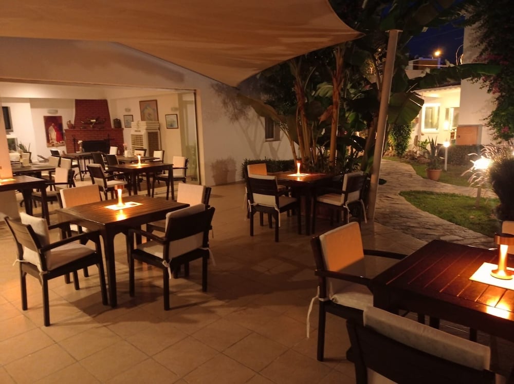 Canna Garden Hotel 34/47