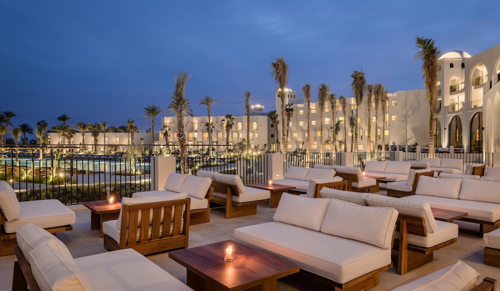 Serry Beach Resort 52/68