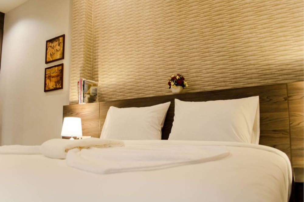 Seree Grand Resort 30/64