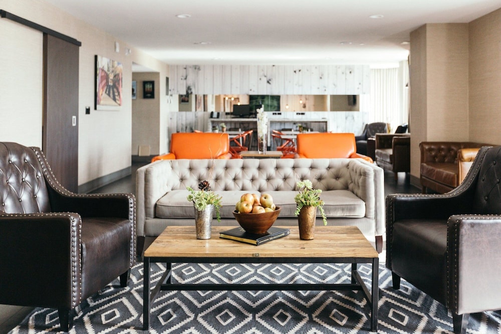 Whitney Peak Hotel Reno, Tapestry Collection by Hilton 24/46
