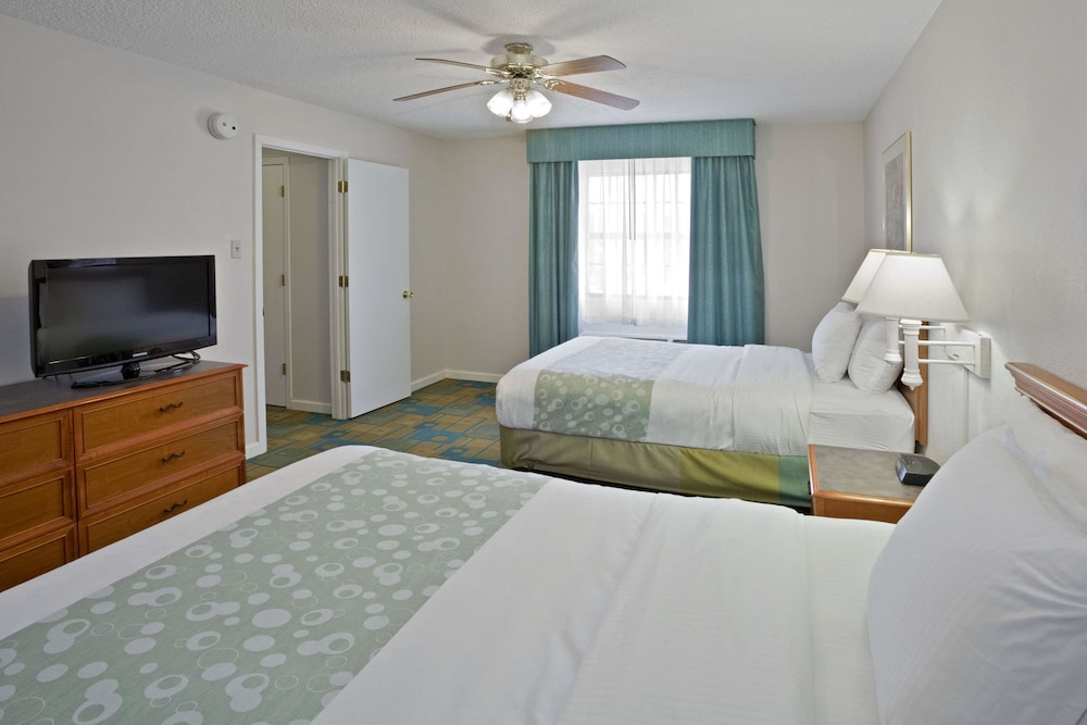 APARTMENT, 2 DOUBLE BEDS, CITY VIEW