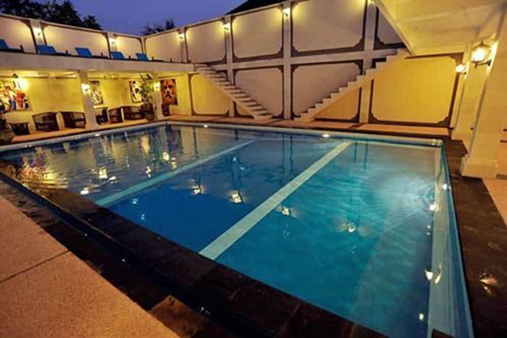 Aquarius Beach Hotel 2/64