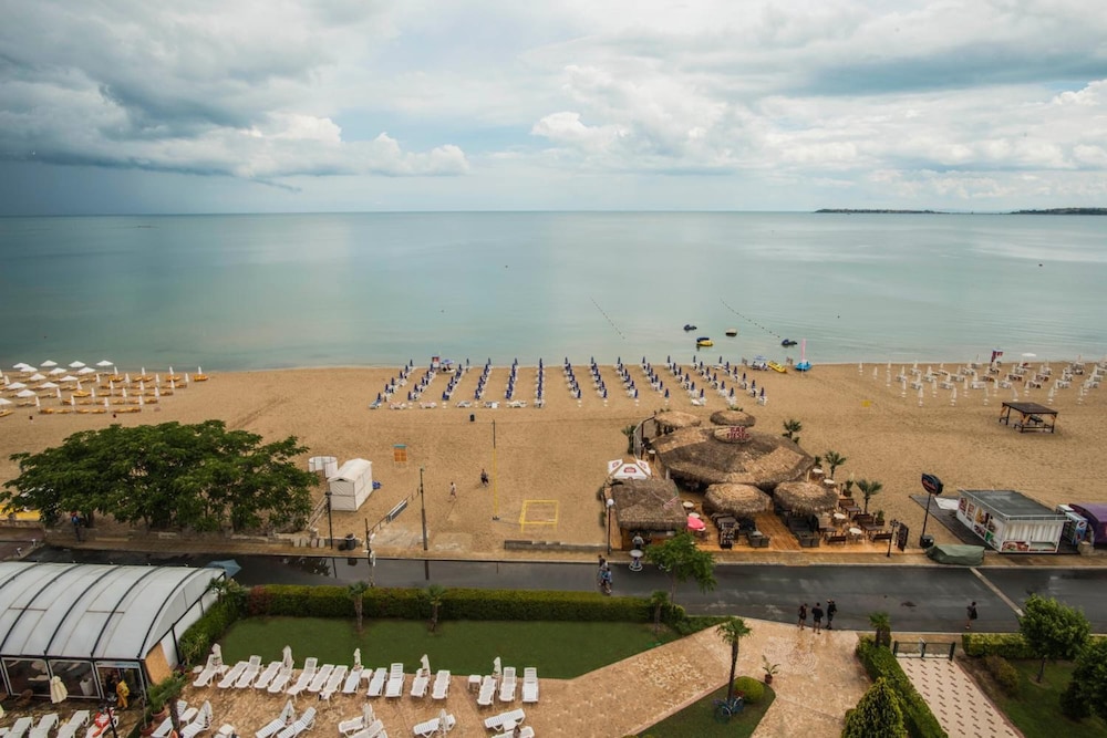 Marlin Beach 35/47