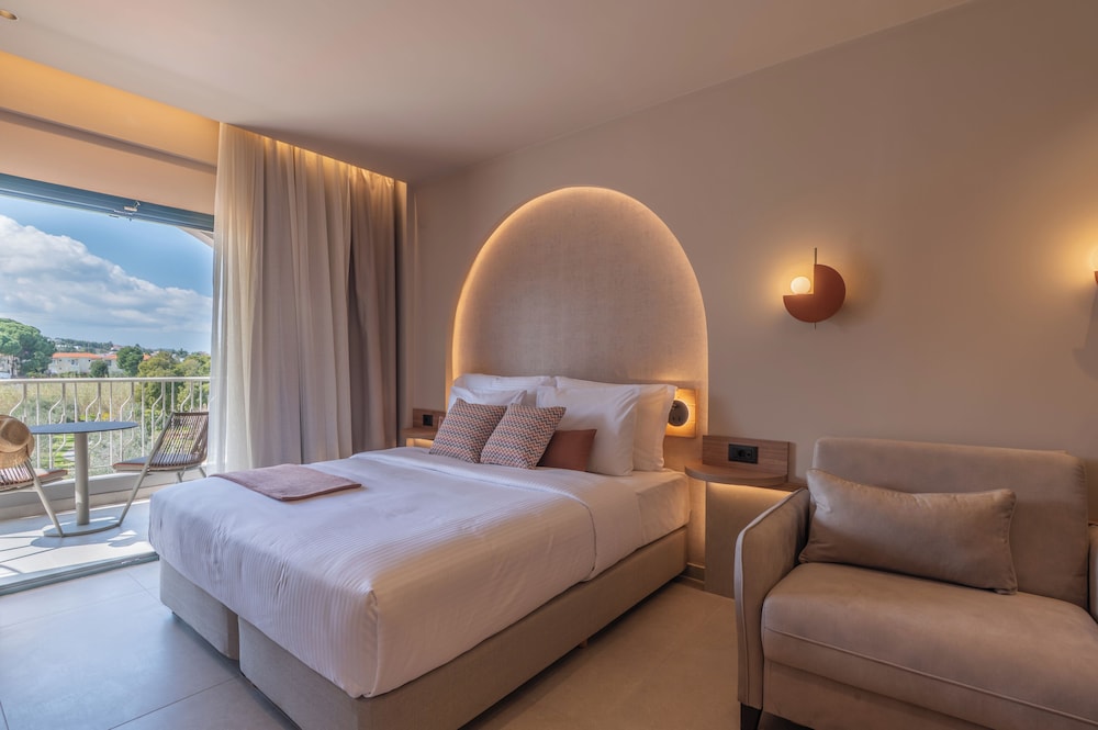 Hideaway, Retreat, Queen Bed, Sofa