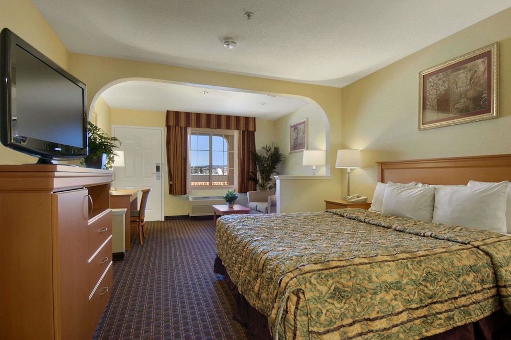 Days Inn by Wyndham Hayward Airport 5/9