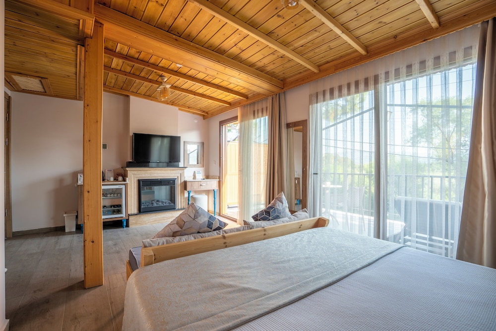 Lanai, Comfort, King Bed, River View