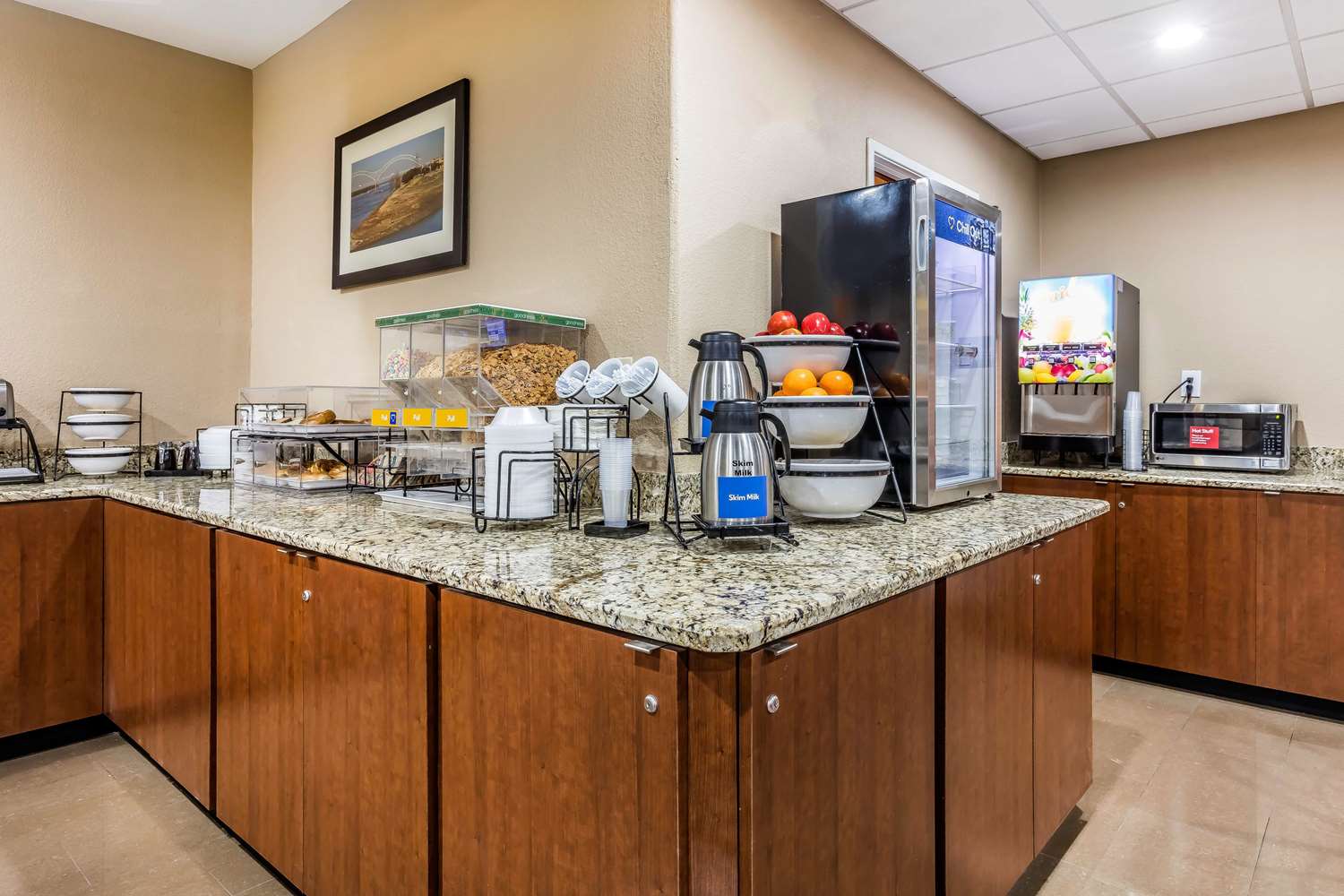 Comfort Inn And Suites Airport American Way 10/42
