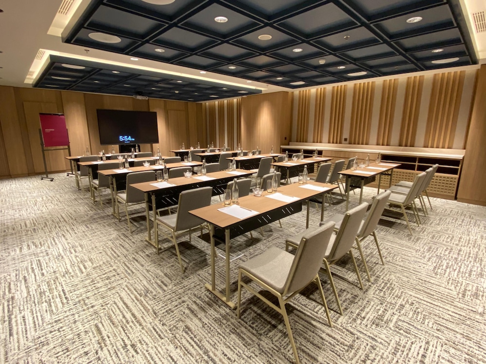 Movenpick Hotel Jakarta City Centre 55/60