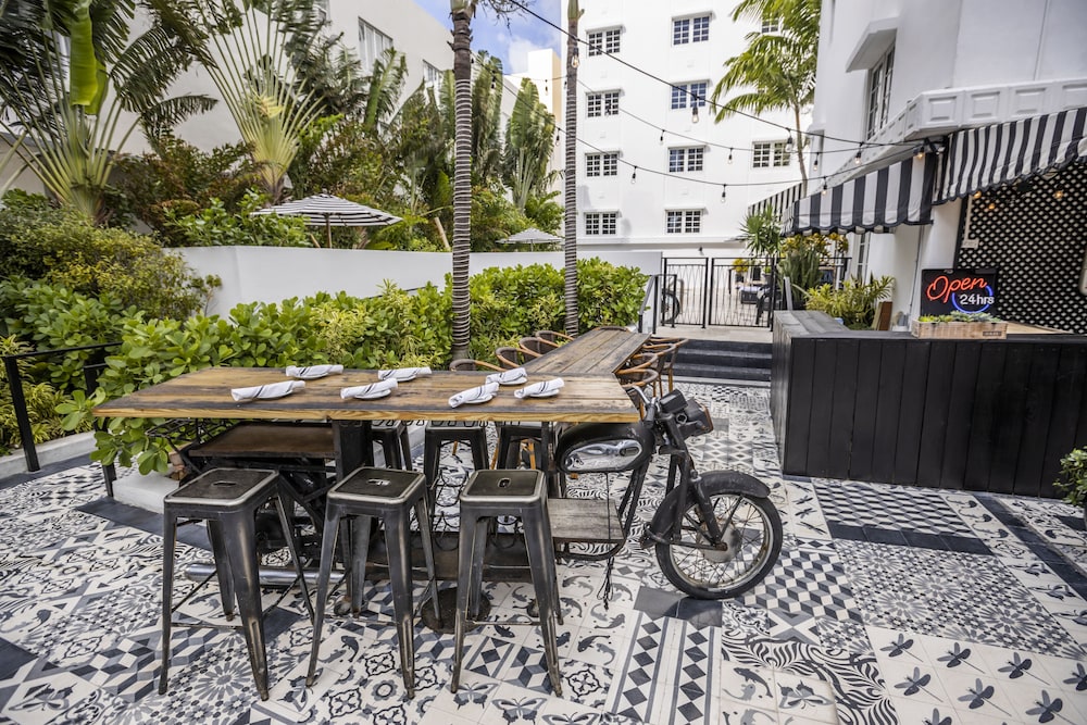 Hotel Croydon Miami Beach 7/75
