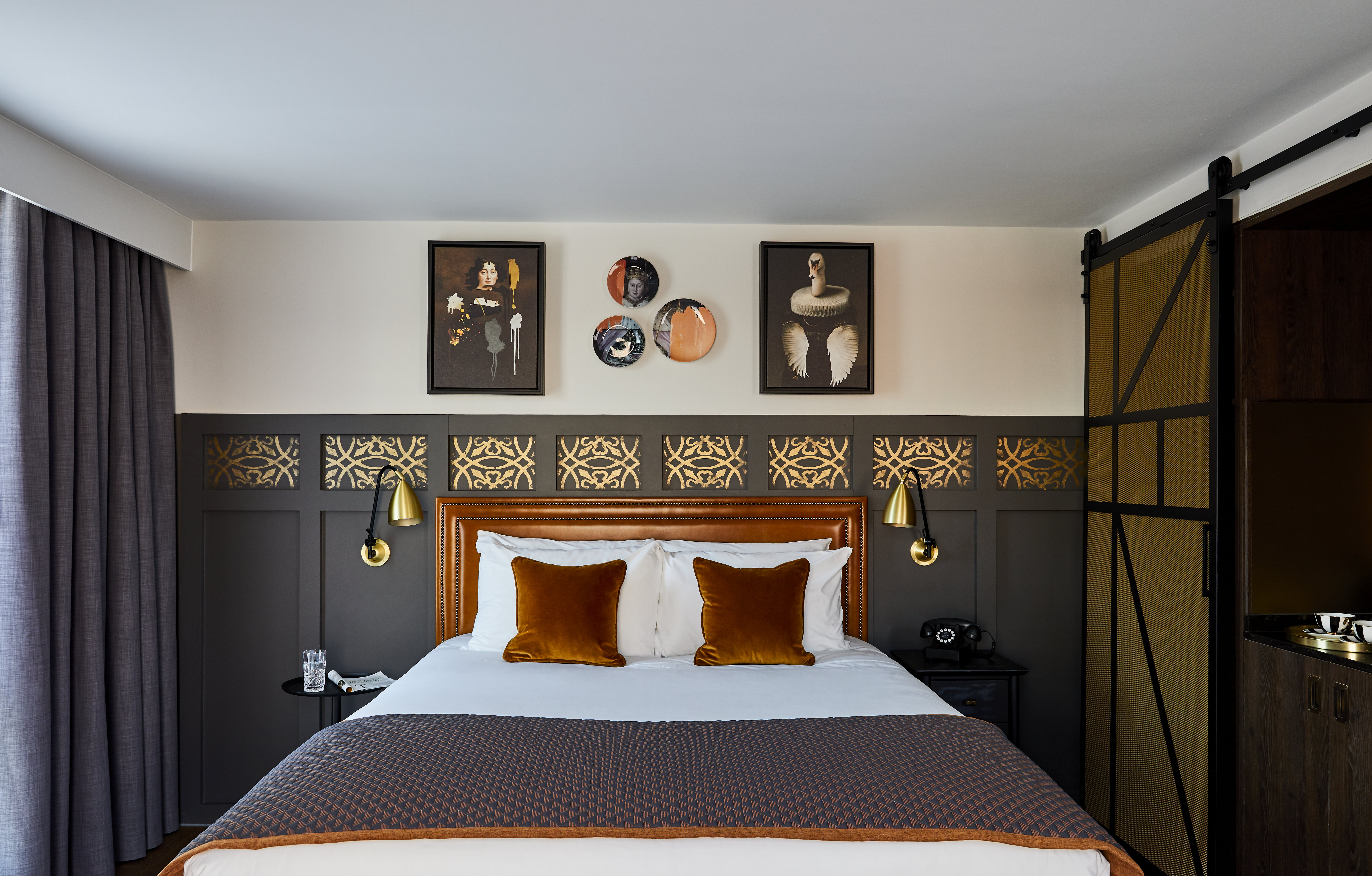 DELUXE, KING BED