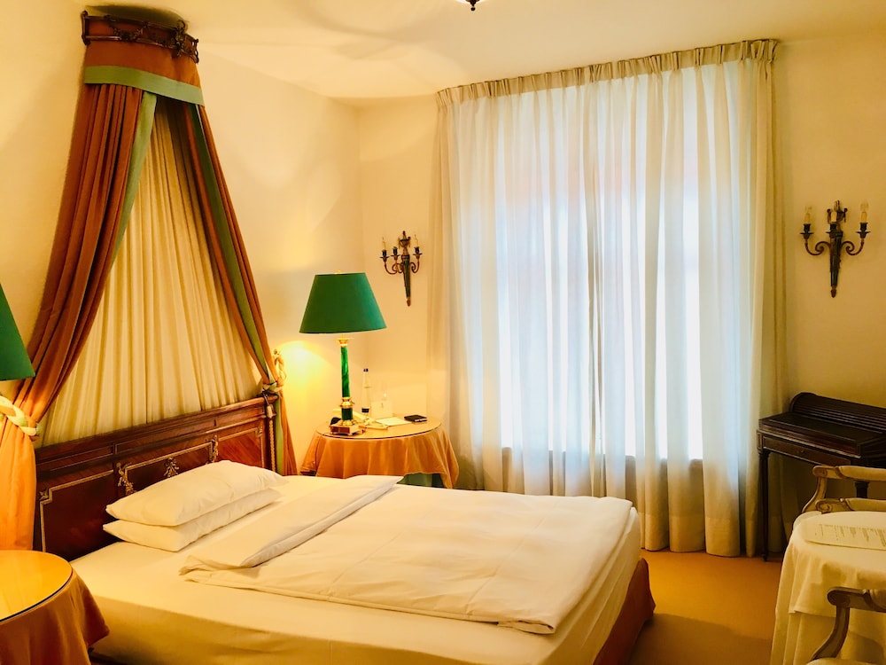 Opera Hotel 16/50