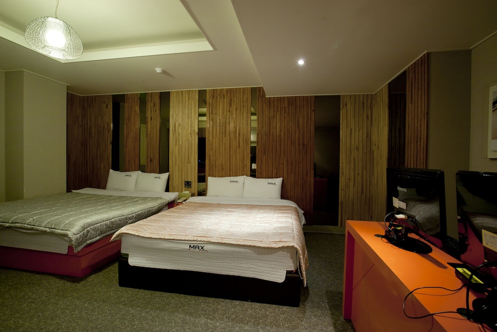 Max Motel 52/66