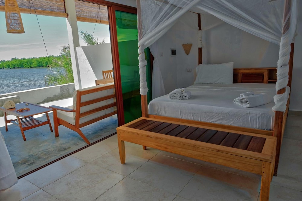 Emeraude Lodge 10/50