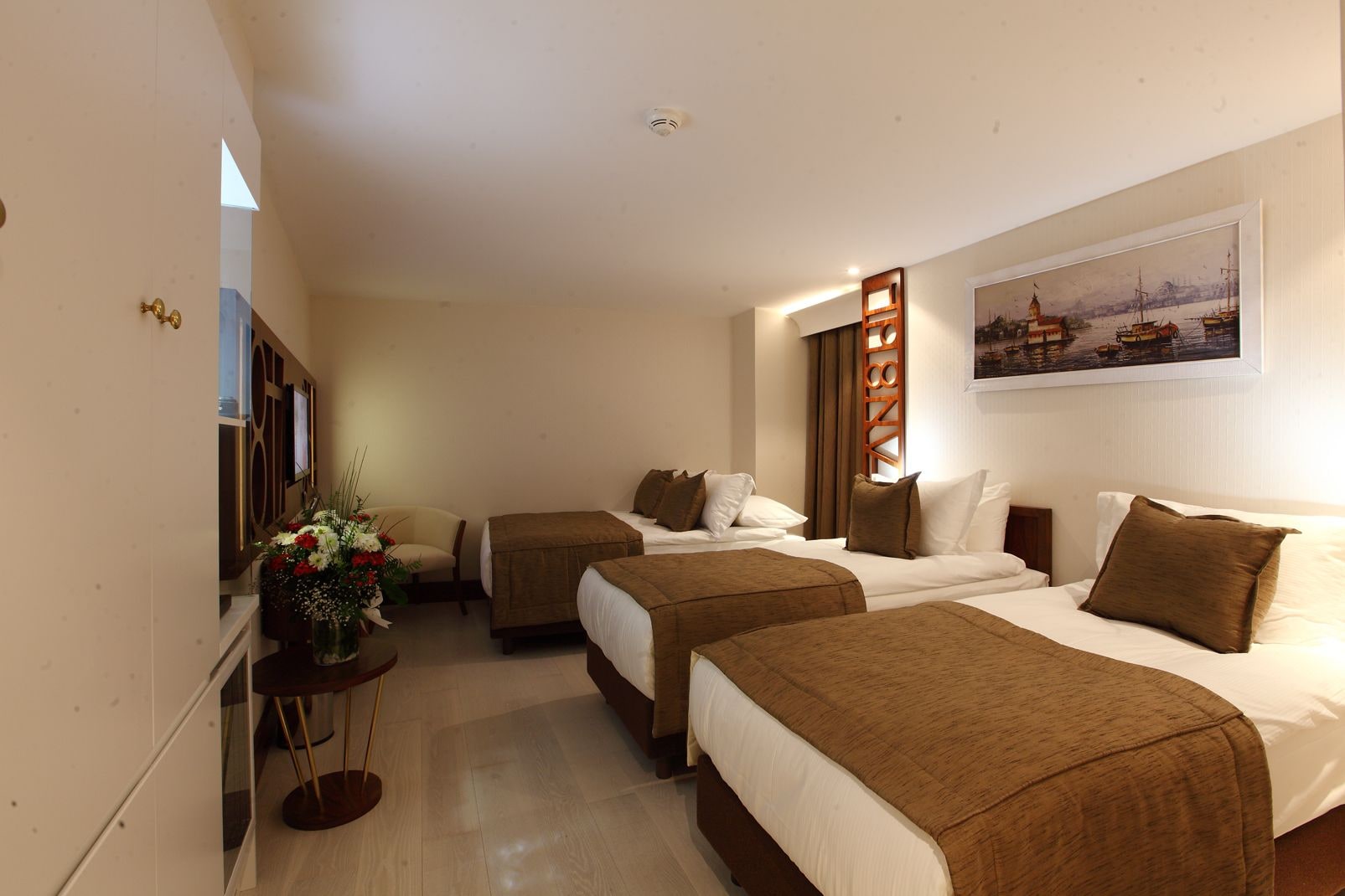 SUPERIOR, DOUBLE OR TWIN BED