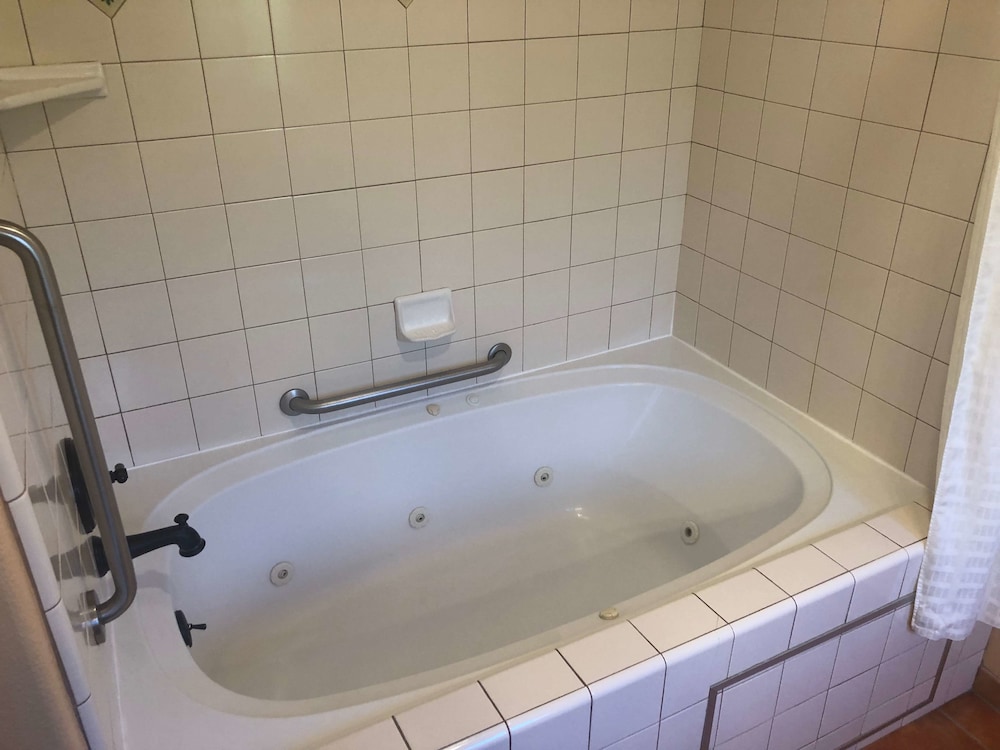 Best Western Rose Garden Inn 18/37