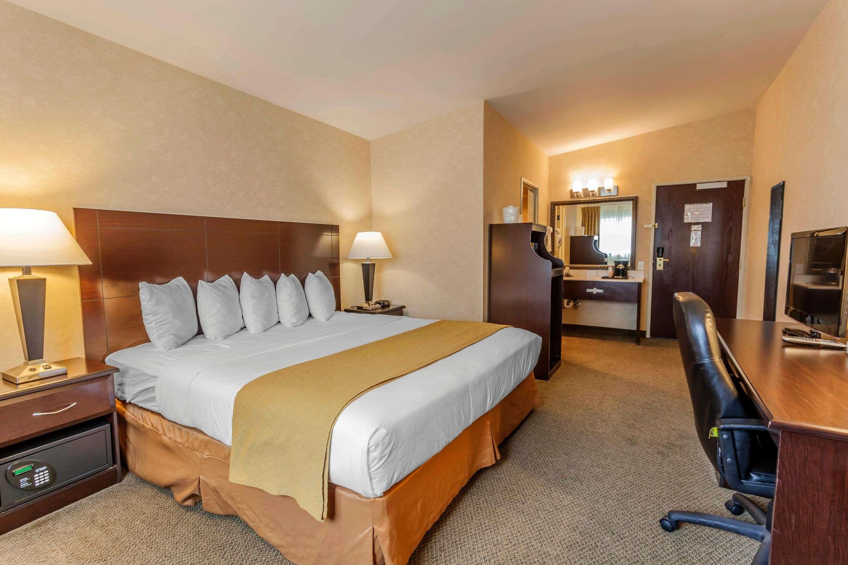 Quality Inn Near Seattle Premium Outlets detail