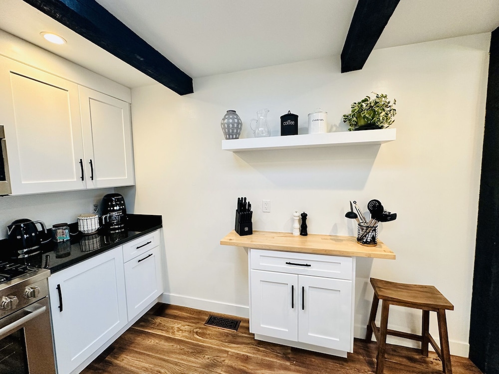 Bespoke Inn Flagstaff 5/50