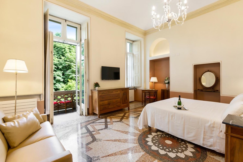Hotel Roma E Rocca Cavour 35/82