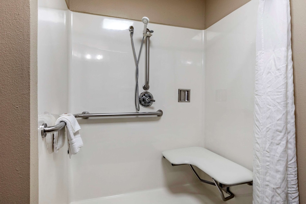 Comfort Inn and Suites Pauls Valley - City Lake 5/18