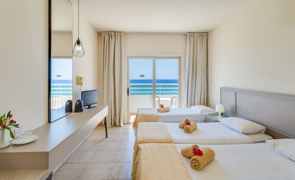 Piere Anne Beach Hotel 7/47