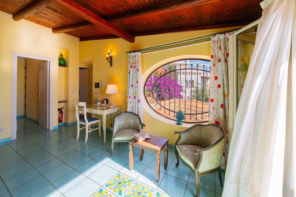 Mendolia Beach Hotel 28/47