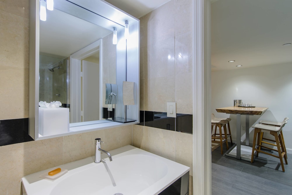 MARRIOTT VACATION CLUB PULSE, SOUTH BEACH 28/62