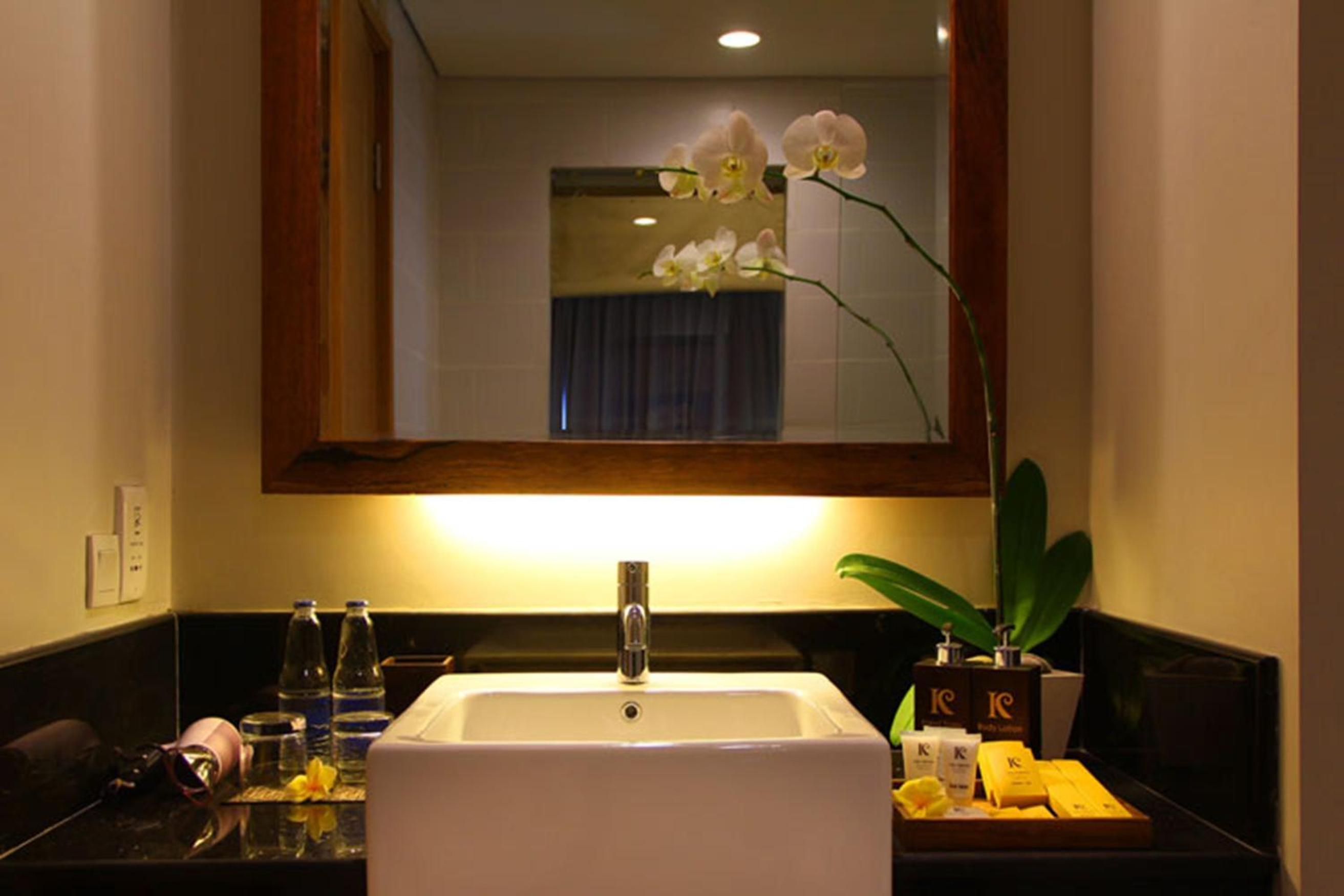 غرفة بسرير مزدوج أو سريرين منفصلين، The Kirana Canggu Hotel 8/8