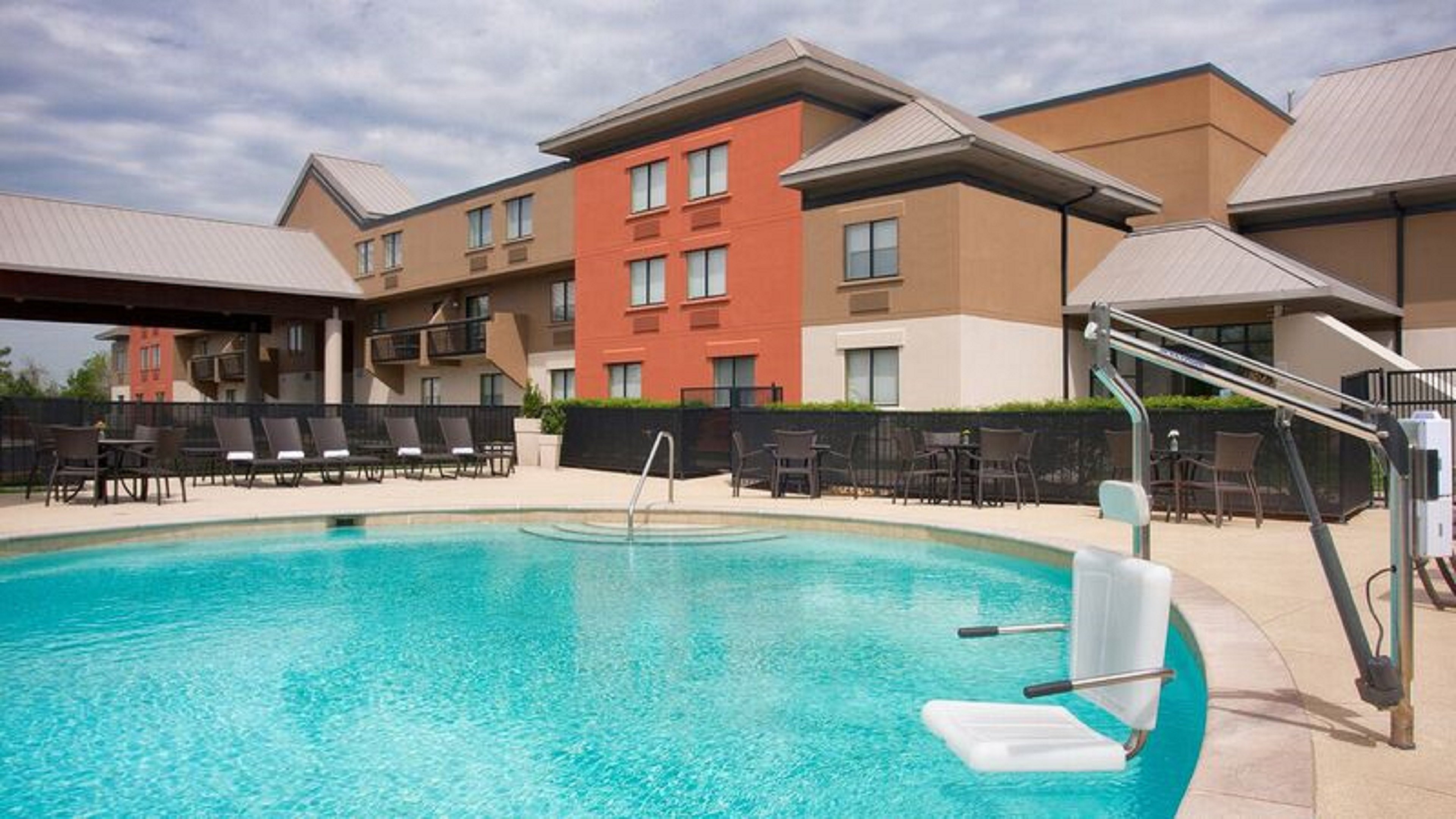 Holiday Inn Express Nashville Airport 49/49