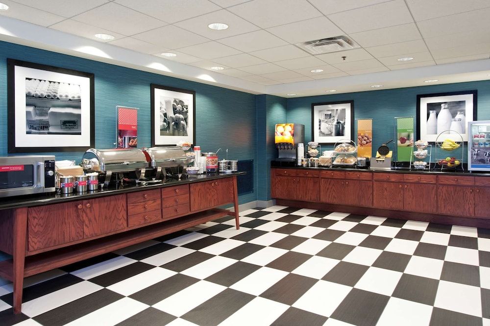 Hampton Inn Suites Bloomington Normal 9/48