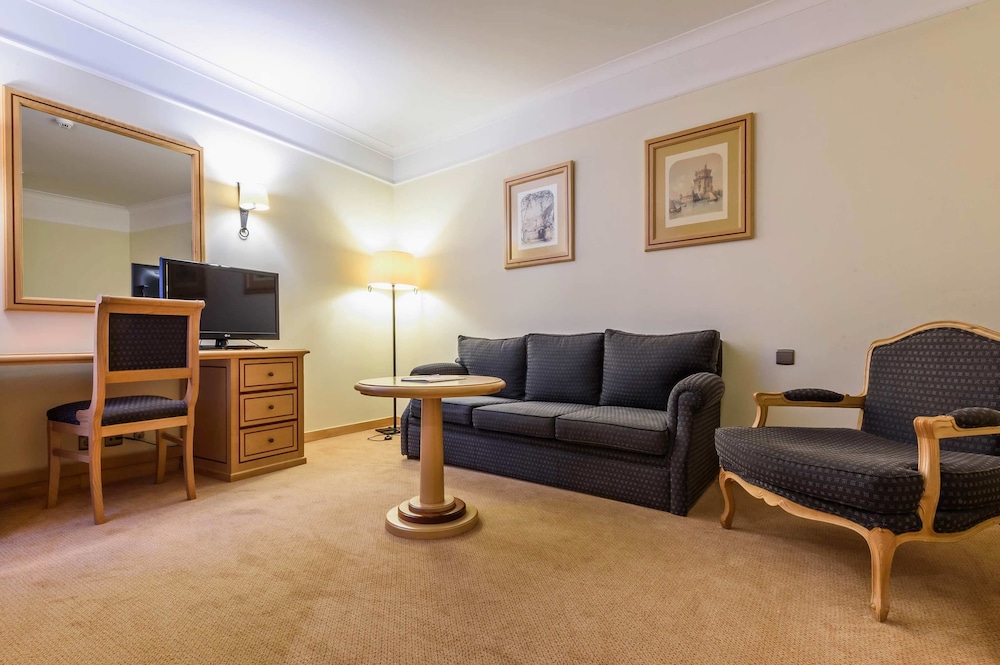 Hotel Real Palacio 53/76