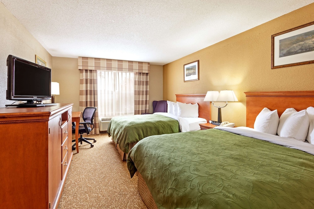 Country Inn and Suites By Radisson Hinesville GA 7/37