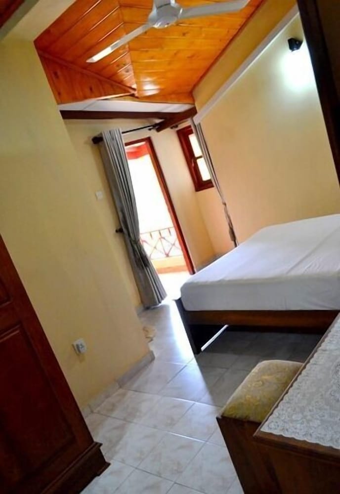 Sugandi Inn 13/40