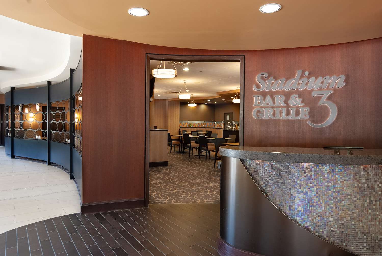 DoubleTree by Hilton Cleveland Downtown Lakeside 30/67
