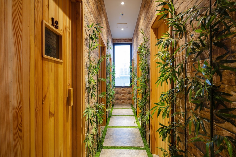 Thanh Lich Royal Boutique Hotel 63/69