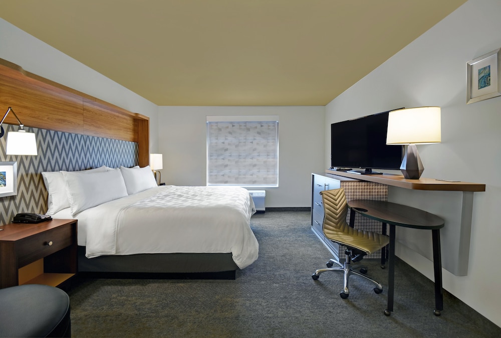 Holiday Inn Grand Rapids North 18/71