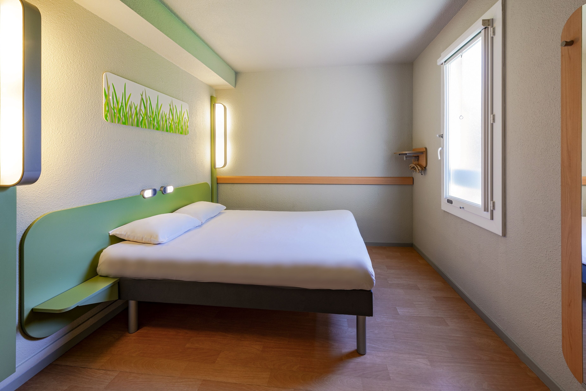 ROOM, DOUBLE BED