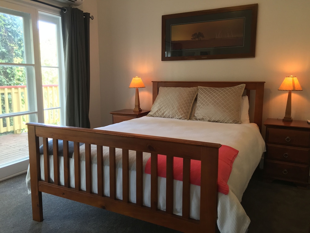 Charnwood Cottages 9/38