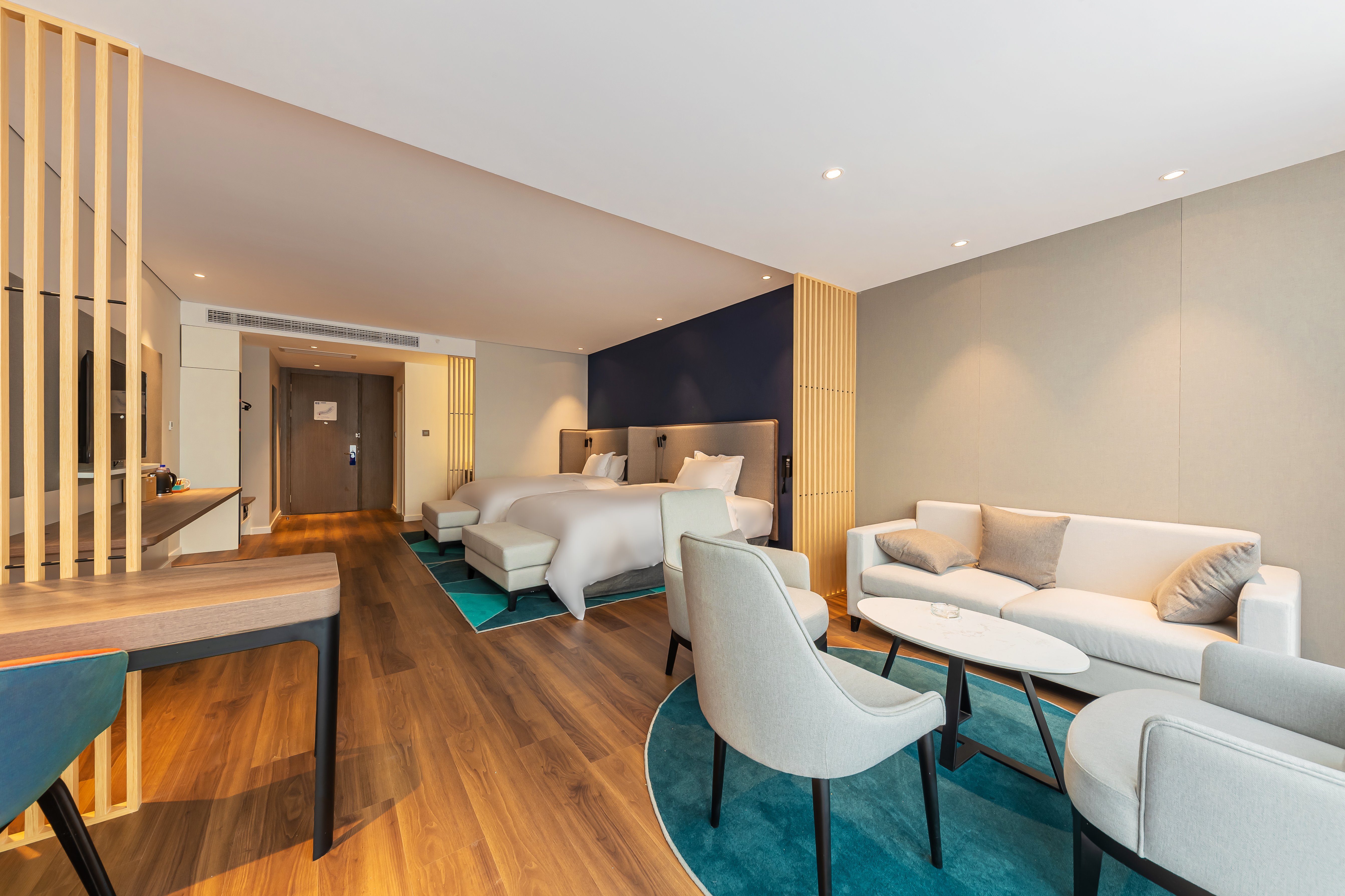 Holiday Inn Express Yichang Riverside 50/81
