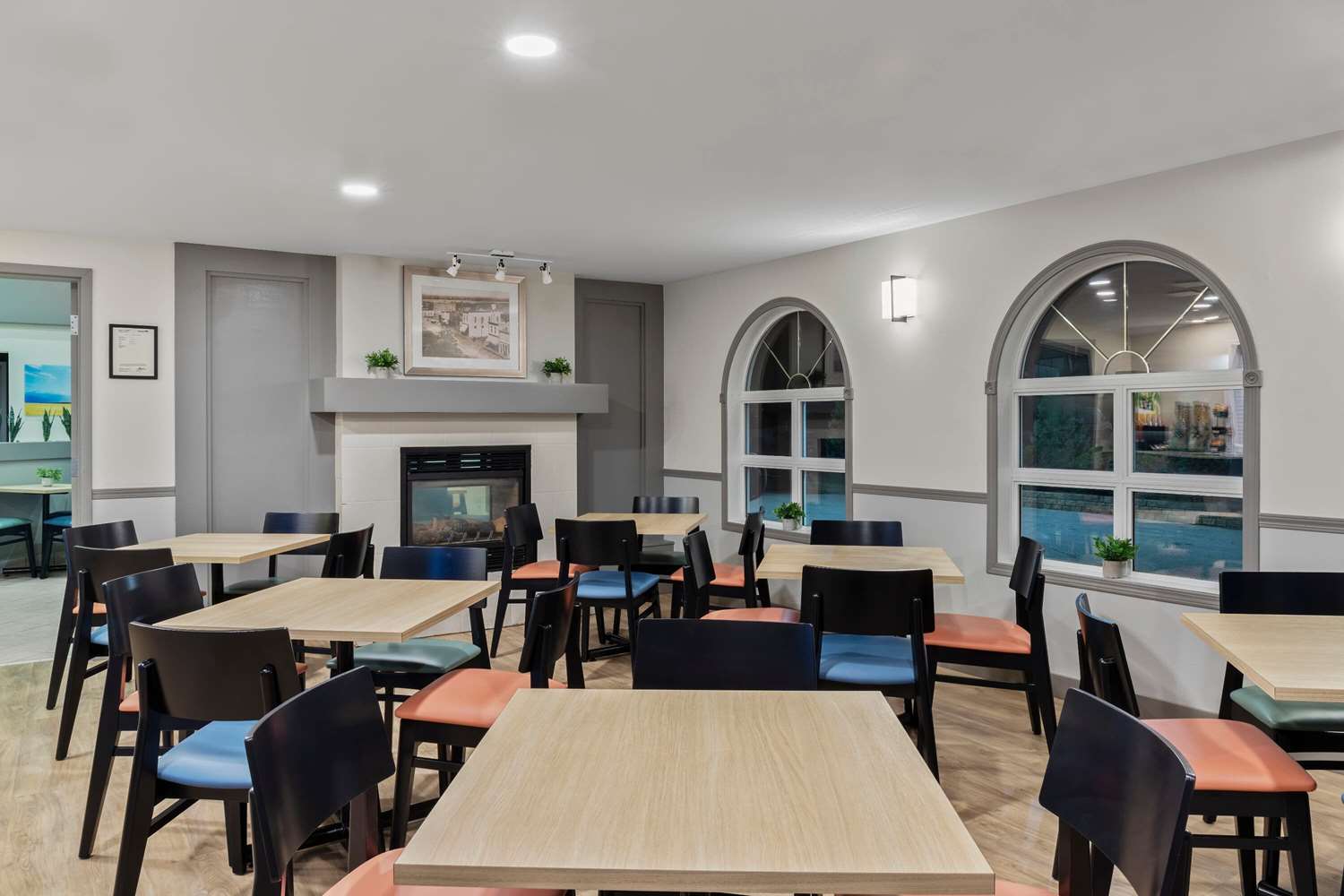 Days Inn by Wyndham Steinbach 37/43