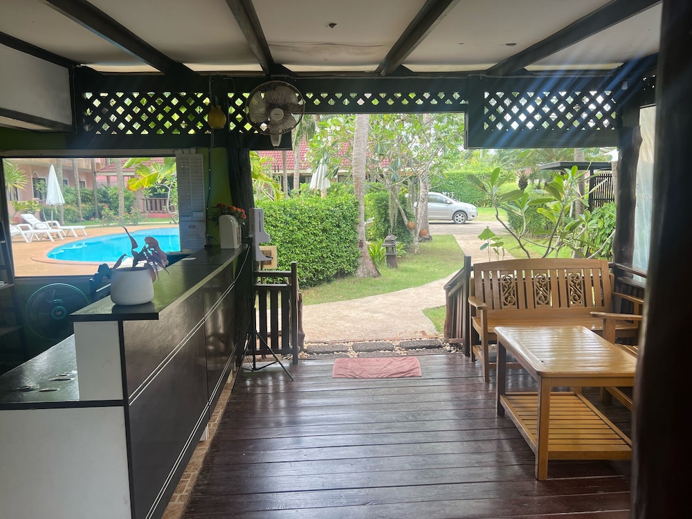 LANTA SEAFRONT RESORT 51/66
