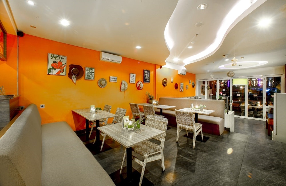 Euphoria Hotel 30/34