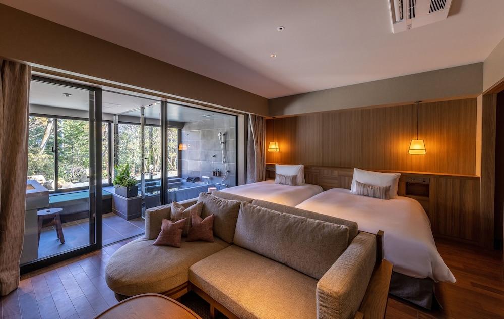 Basic, Twin Beds