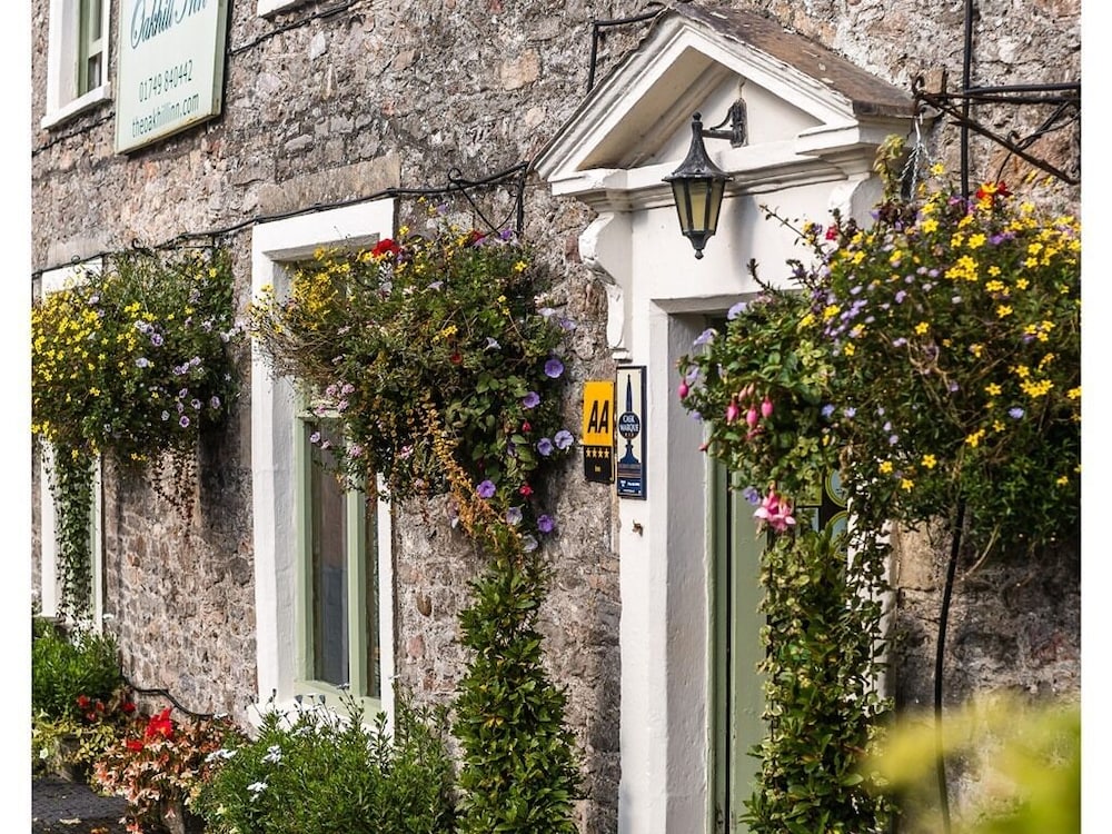 The Oakhill Inn 36/38