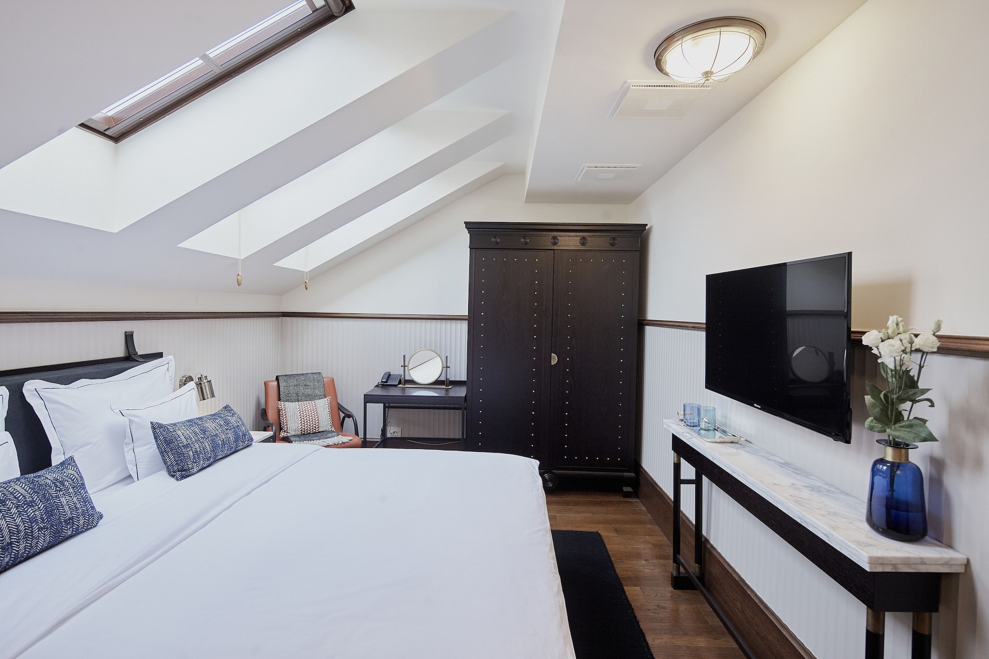 CITY, STUDIO, KING BED